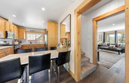 Rustling Grove in Tahoe City - Pet-Friendly, Walking Distance to Downtown and Lake - Private Hot Tub - Foto 6