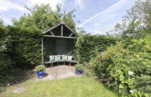 Peaceful 3-Bed Cottage in Eastington, near Stonehouse - Photo 32