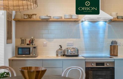 ORION SHORT STAYS is a Renewable Energy Specialist accommodation Provider based in Dundee, We have many properties available for large groups, ASK us for more details and for Custom Quotes, Many properties close to the PORTs and for Large Teams of 100 - Foto 41
