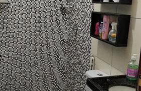 Garagem para 3 carros Morada Valentim é uma Casa dois quartos climatizada em Paracuru, 2 decks, piscina, portão automático, cerca elétrica com conforto e qualidade para você! - Foto 7