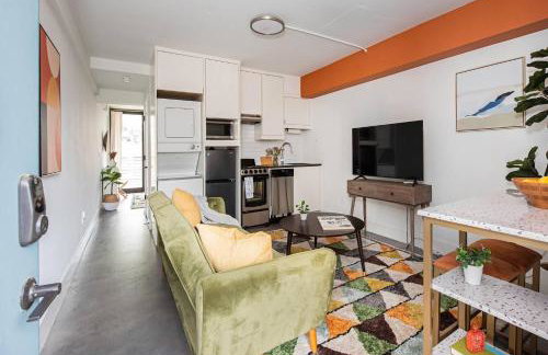 *NEW* The Ambra, Rooftop Skyline View! - Photo 10