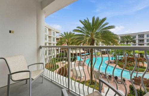 Orlando Getaway with Pool View Balcony - Foto 20