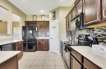 Valrico's Hidden Gem A Stunning 3-Bedroom Oasis Awaits! - Foto 21