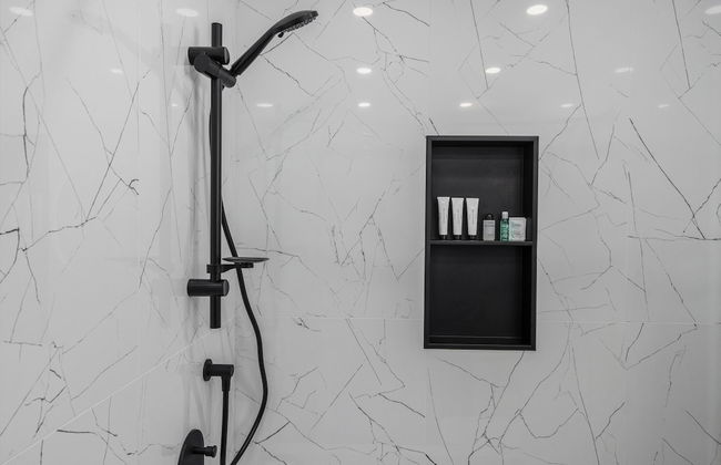 Downtown Luxe - Parking, Metro, King Bed, Sleeps 6 - Foto 33