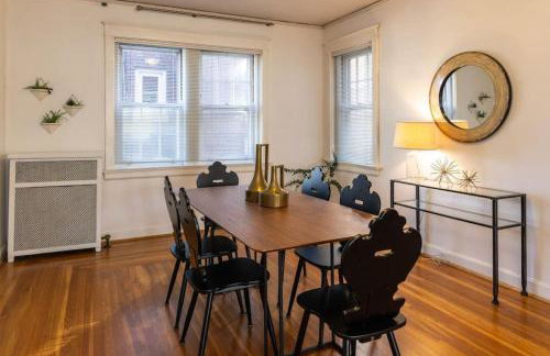 Hyde Park Comfort with Office Near Everything - Photo 9