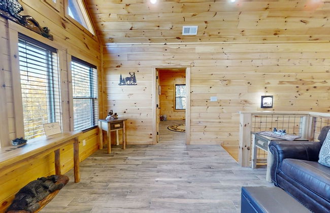 Lazy Bear Lodge 5 Bedroom Cabin by RedAwning - Photo 10