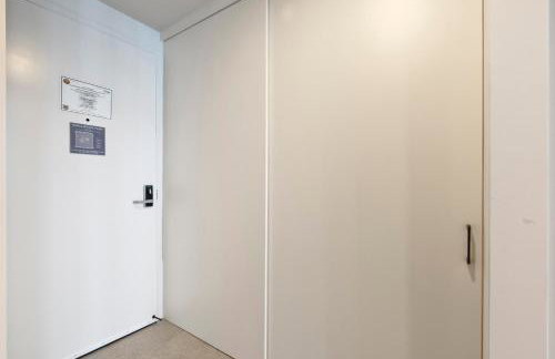 Downtown Condo with Den and Pool Access - Foto 71