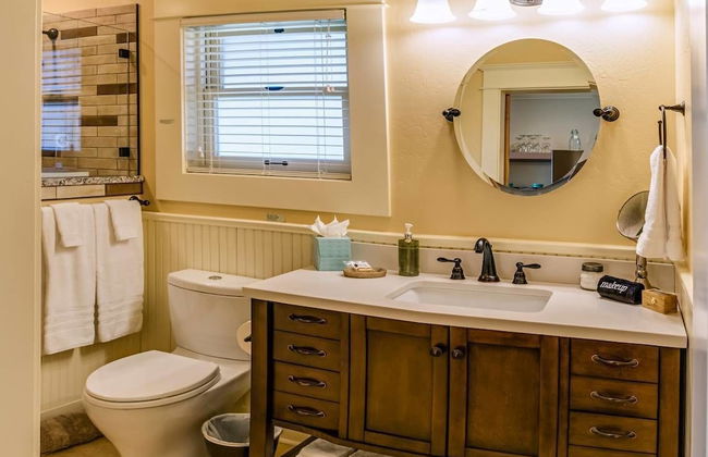 Redtail Suites ~ Entire Home ~ Sleeps 12 ~ Tesla Station - Foto 29