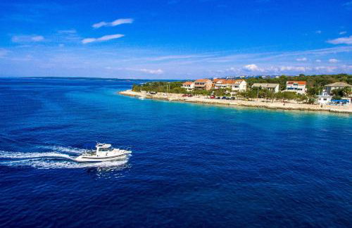 Apartments Ivan Sea View in Peaceful Lun - Photo 3