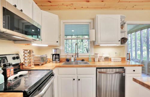 Lazy Basye Shenandoah Cabin with Hot Tub, Sleeps 10 - Foto 33