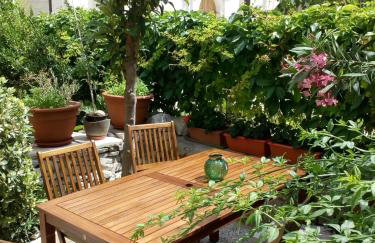 Old school apartment - Photo 28