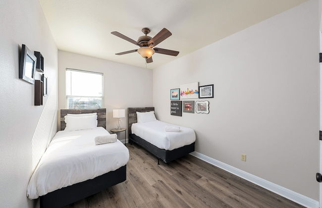 Upstay - East Austin Family Home - 5min From DT - Photo 37