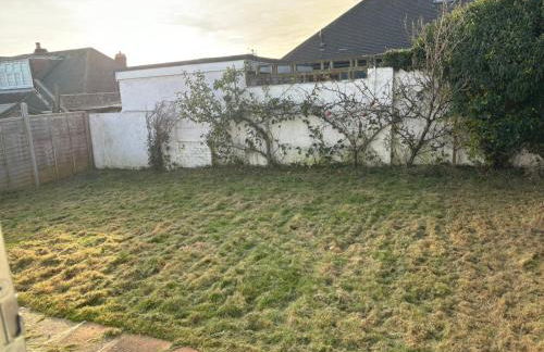 Brighton Bungalow Spacious 3BR, contractor friendly, close to University & near AMEX Stadium, parking,free WIFI,Garden & BBQ, Mobility challenged friendly - Foto 22