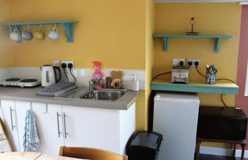 Redwood Lodge, Dee Valley Stays - cosy microlodge with detached private shower & WC - Photo 6