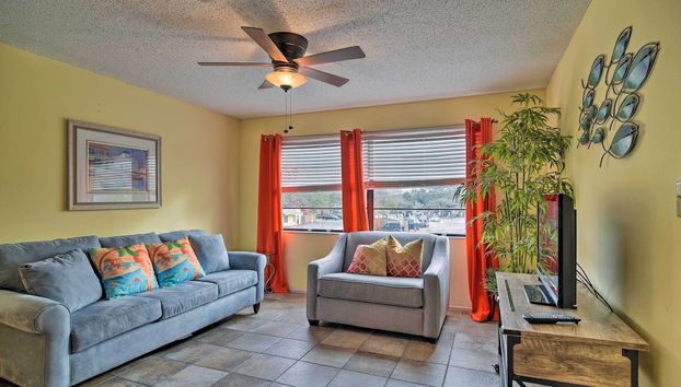 Updated Condo Near Beach: Ideal Walkable Location - Foto 2, Profilbild