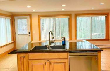 Scenic Views & River Access, Cozy River Home - Foto 12