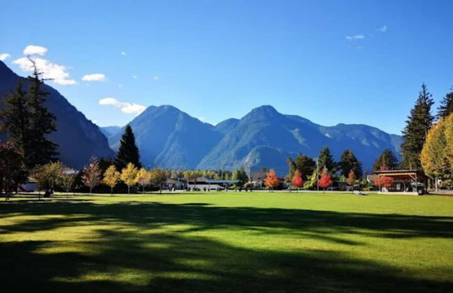 Rooftop Paradise Luxe 2BR Lake Views - Photo 72