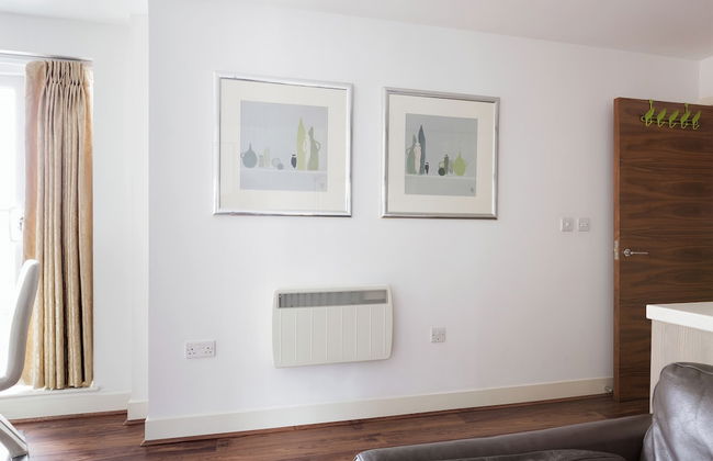 Sophisticated 2 Bed Flat with Balcony in Acton - Foto 19