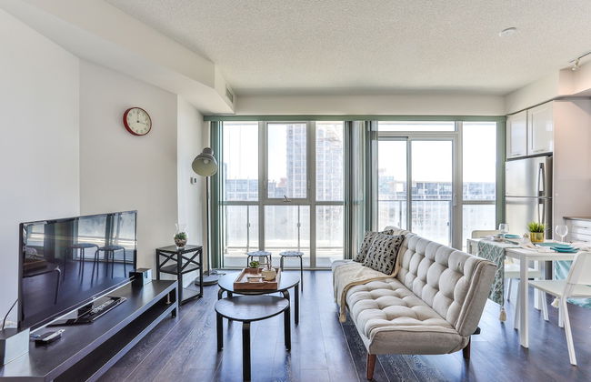 Modern Condo in Historic Fort York - Foto 10