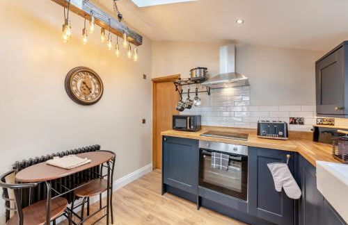 Captain's Quarters - Photo 8