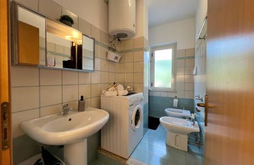 L' Antico Scoglio Appartamenti comfort Nocera Terinese Scalo - 4,7 e 11 Ospiti - Navetta Aeroporto-Stazione & Multi-Destinazioni - Piscina - Spiaggia a 300mt - Giardino e Zona pranzo all'aperto - WiFi & SmartTV - Aria Condizionata - Foto 12