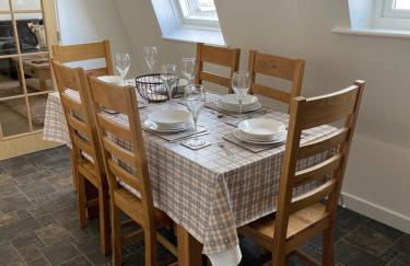 Lovely, Sleeps 6, 2 baths, Riverside Views, Parking, GY - Foto 8