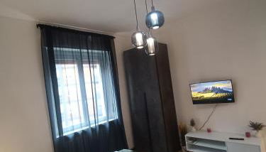 Central Milano 2-Room Apartment with Balcony - Photo 3