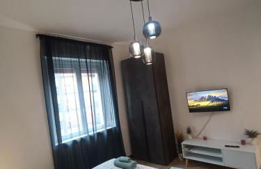 Central Milano 2-Room Apartment with Balcony - Photo 3