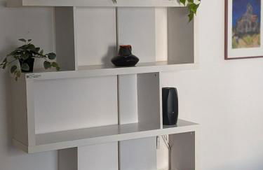 In the center of Modena, Piazza Roma and the Ferrari Museum - Foto 19