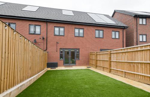 Spacious Milton Keynes Townhouse 2 Designated Parking Spaces Near Centre MK, MK Bowl, Universal Studios & Transport Links Ideal for Families & Contractors - Foto 15