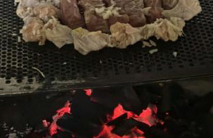 Check-in AUTÔNOMO, churrasqueira em Casa! Acesse 2ar, 2q,2B, pague 4 ou mais hóspedes, até 6 camas e tem pátio, garagem, roupa de cama, máquina de lavar roupas, portão eletrônico, todos privativos! Desconta duração! Entrada 15h adiante, inclusive madruga - Foto 5