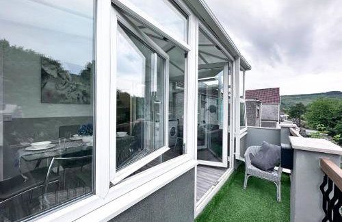 Sleek Skyward Serenity 2bed w Pool Table - Ystrad - Foto 21