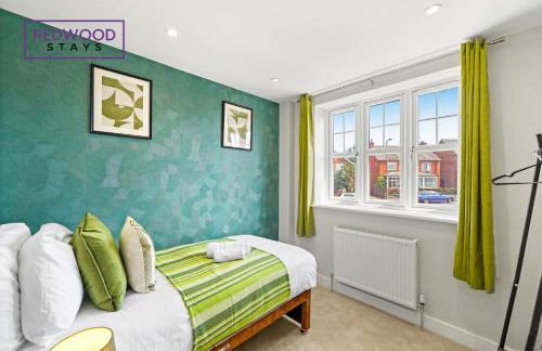 Spacious 4 Bedroom 2 Bath Serviced Home For Contractors & Families with X2 Free Parking Spaces, Fast WiFi - Hosted By Redwood Stays - Foto 7