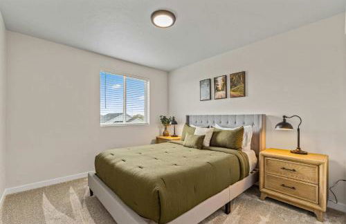 6BR Retreat with Playground Basketball & Sleeps 22 - Foto 32