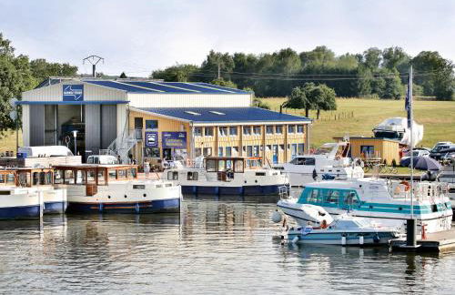 Vintage Houseboats at Niderviller Harbor by Kuhnle-Tours - Foto 4