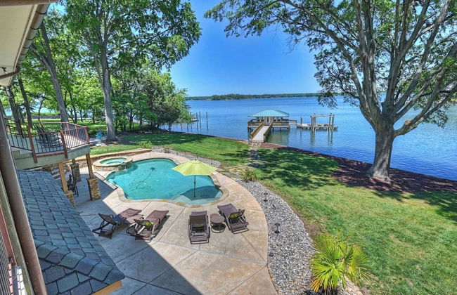 Water, Water Everywhere by Avantstay Pool + Dock - Foto 34