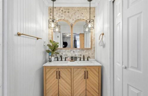 Spacious Backyard • Alfresco Dining • Pet Friendly - Foto 32