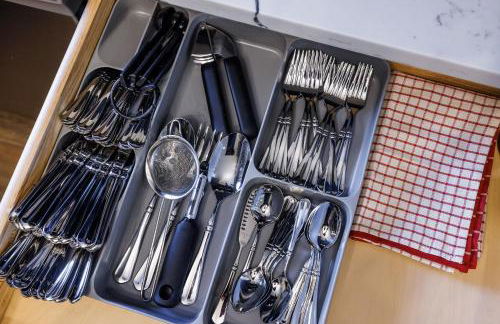 Ultimate Urban living at Centrally Located Apartments - Photo 8