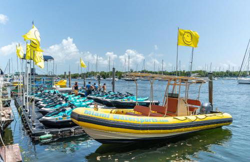 Breathtaking Direct Bay Views 2 bedroom condo with parking - Foto 49