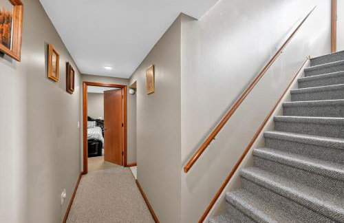 Cozy Retreat with Hot Tub in Peaceful Goshen home - Foto 25