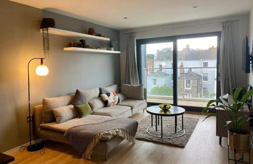 Luxury apartment close to Theatre, Barbican & Hoe 2 kings or 4 single beds secure covered parking - Foto 3