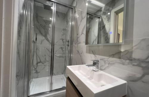 Moonlight Lodge - 4 bedroom Barn with Hot Tub! - Foto 7