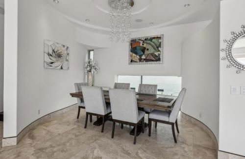 The Wave House! Custom Gem with Panoramic Views, Fire Pit, BBQ, Pool Table - Foto 8