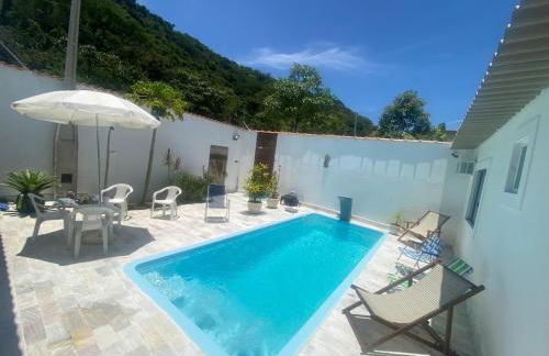 Linda casa em Guaiúba, Guarujá, 2 suites e piscina - Foto 1