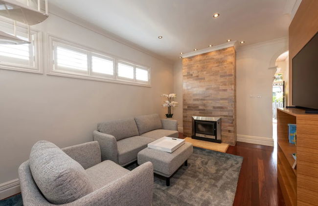Renovated 3 Bedroom Family Home in Richmond With Parking - Foto 11