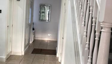 3 Bedroom House with a Private Garden - Foto 5