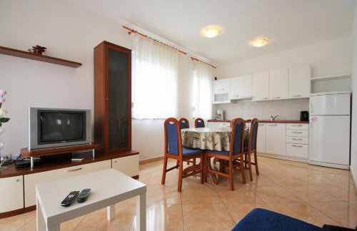 Apartment Bilic with balcony - Photo 6