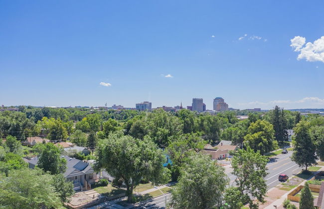 Pet-friendly 4 BR Family Stay Near Downtown - Foto 45