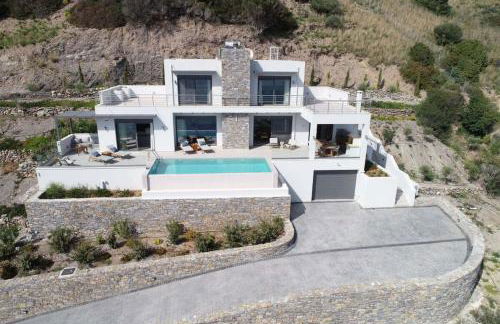 Rozites Luxury Beachfront Villa, By Hellocrete - Foto 1