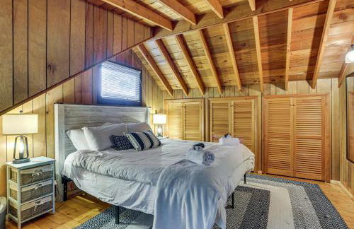 Less Than 1 Mi to Lake Cabin with Hot Tub in Greentown! - Foto 13